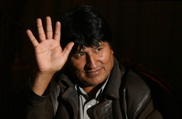 Perú abre su espacio aéreo a avión mexicano para recoger a Evo Morales