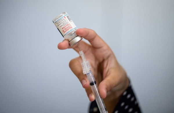 Moderna anuncia que se necesitará una tercera dosis de su vacuna contra el covid-19