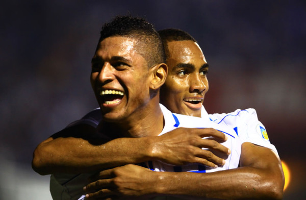 Honduras cede un empate, pero queda a un paso del Mundial