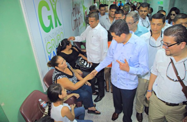 Juan Orlando: 'El flujo en la entrega de medicinas debe mejorar”