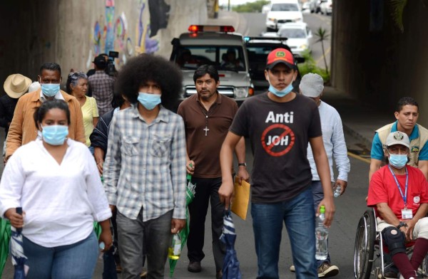 Indignados en huelga marchan hacia la ONU en Tegucigalpa