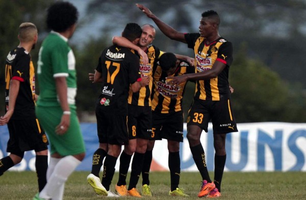 Real España avanza en la Copa Presidente en honor a Mario Verdial