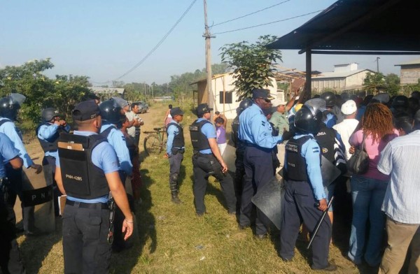 Desalojan a más de 200 familias de predio en El Progreso