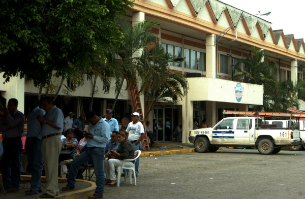 Ley aviva debate sobre tarifas eléctricas