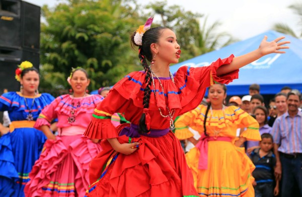 Miles disfrutan de los juegos tradicionales en San Marcos