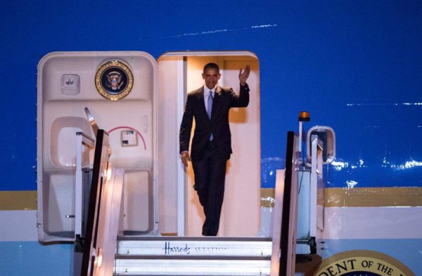 Obama llega al castillo de Windsor para almorzar con Isabel II
