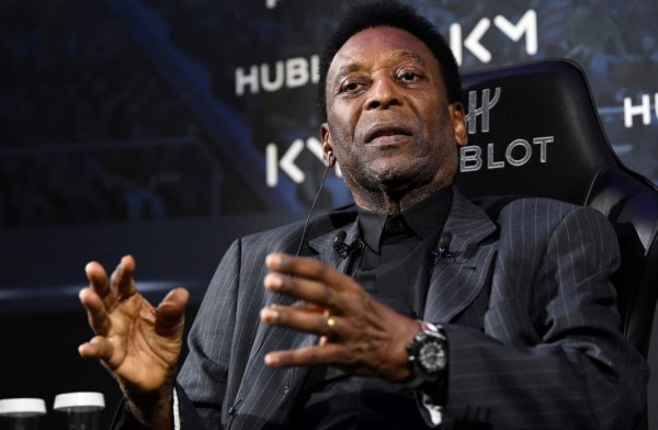 Pelé, operado con éxito de un cálculo renal