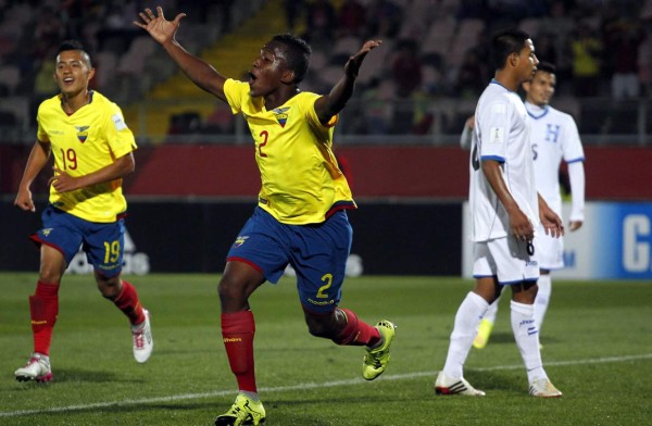 Honduras tropieza con Ecuador en debut