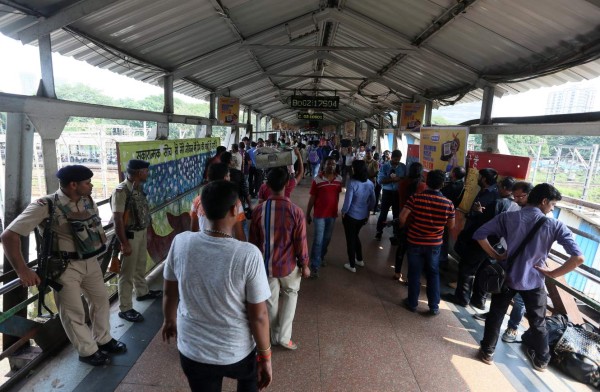 Al menos 22 muertos en una estampida en Bombay  