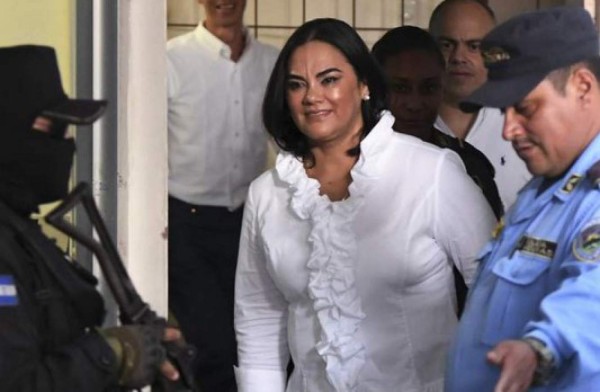 Rosa Elena de Lobo ha sido amenazada, denuncia su defensa