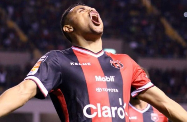 Roger Rojas marca y firma triunfo de Alajuelense ante Herediano