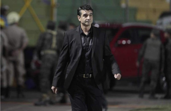 Video: Expulsan a Diego Vázquez y también lo sacan de las graderías