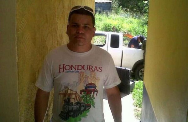 Hondureño capturado con droga escapa frente a policías