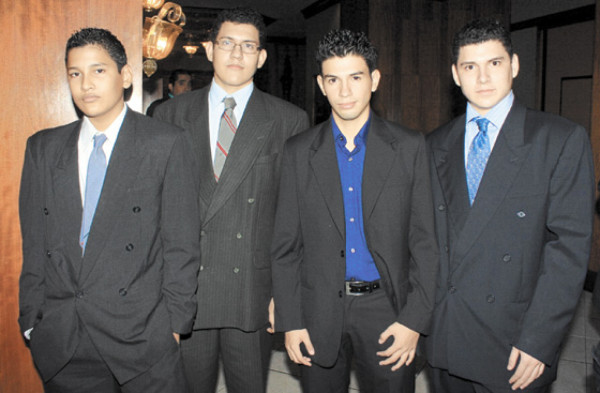 Juventud celebra éxitos