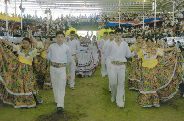 Ritmo, sabor y colorido en VI Feria Hispana
