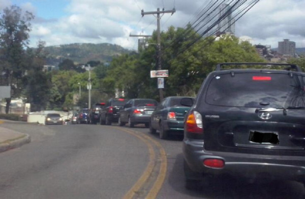 Conductores capitalinos se quejan por trabajos del Trans-450 en Honduras