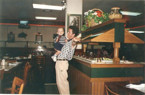 El homenaje musical del hijo del exguitarrista de Diablos Negros, Ricardo Uclés