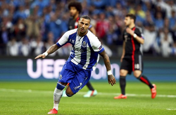 Un sólido Porto somete a un Bayern Múnich frágil en defensa