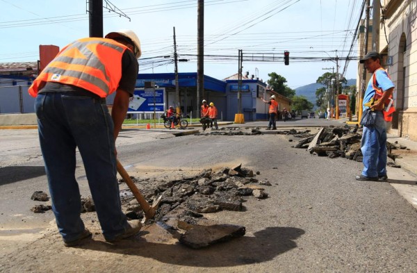 Reparan 7 calle del barrio Lempira de San Pedro Sula