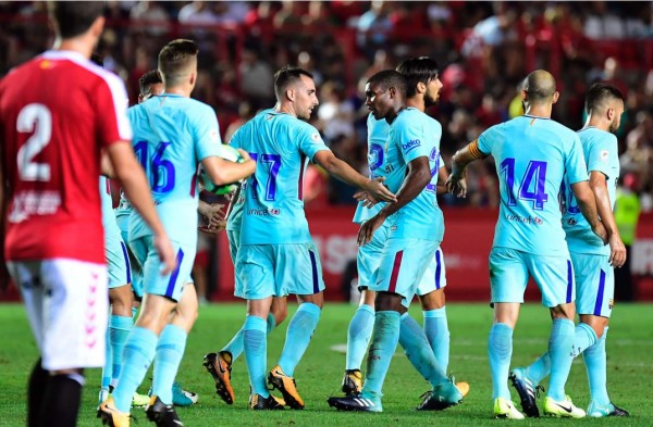 Paco Alcácer salva un empate para el nuevo Barcelona sin Neymar