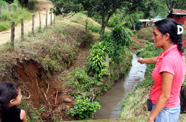 Más dos mil personas viven en zonas de alto riesgo