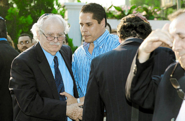 Dan el último adiós a Mark Goldstein