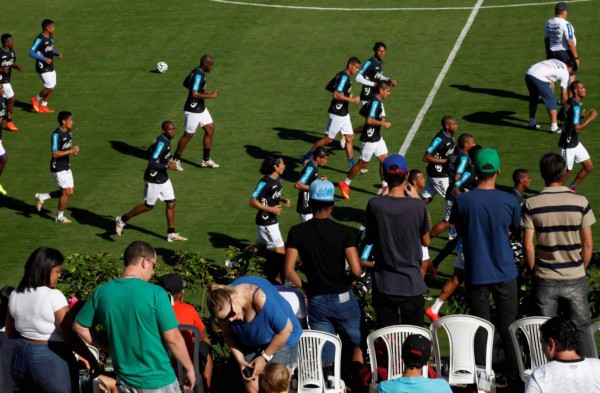 Carlo Costly fuera de peligro tras golpe en el tobillo izquierdo