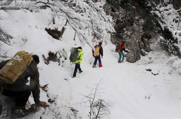 Rescatan a siete espeleólogos atrapados en montaña de Francia