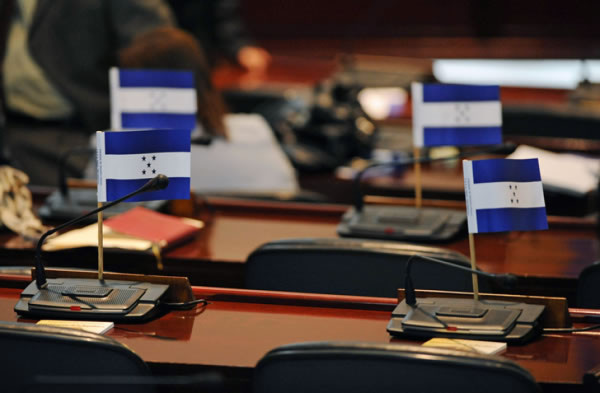 Inicia sesión que decide restitución de Zelaya