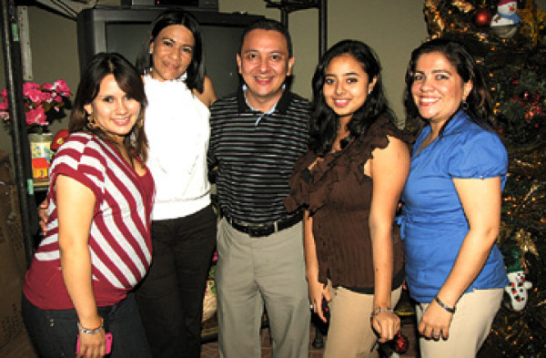 Noche de regalos y amistad