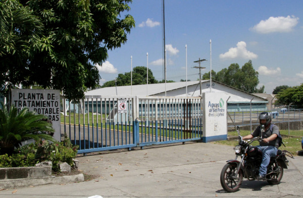 Más de 100,000 sampedranos sufren escasez de agua