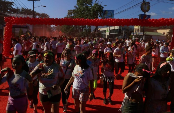 Colorun: Un éxito el día más colorido del año en Honduras