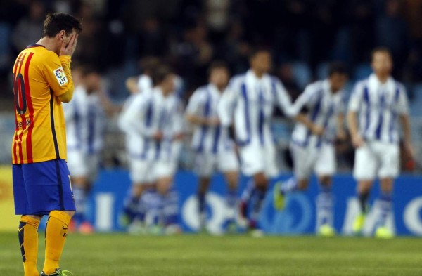 Barcelona pierde ante la Real Sociedad y reaviva la Liga