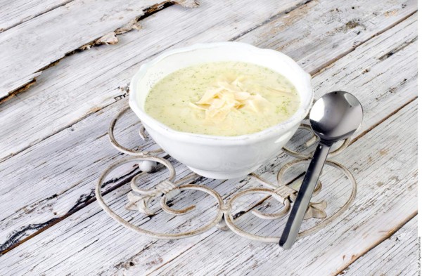 Crema de brócoli y queso parmesano