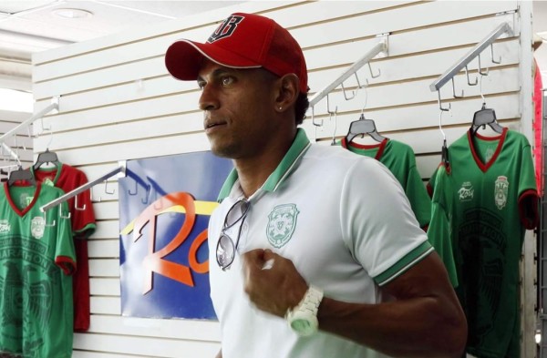 Costly: 'Me gustaría ser campeón de la mano con Vargas'