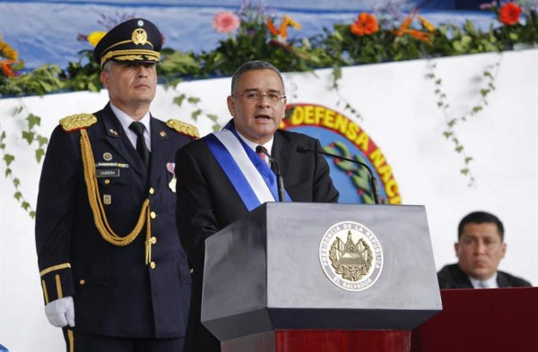 El expresidente Funes dice que la Fiscalía lo acusará de lavado