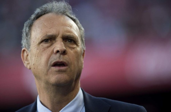 Entrenador Joaquín Caparrós del Sevilla anuncia que sufre de leucemia