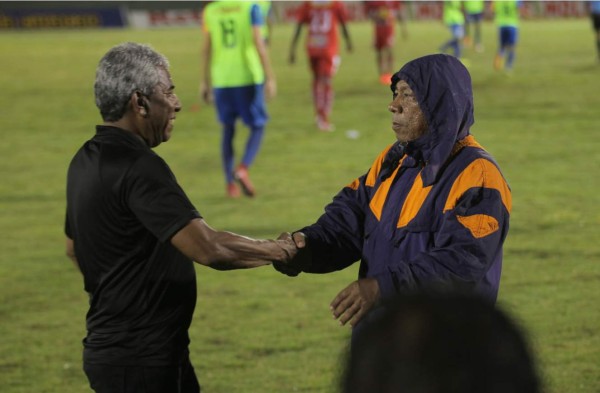 'Primitivo' Maradiaga se despidió de los jugadores tras el partido