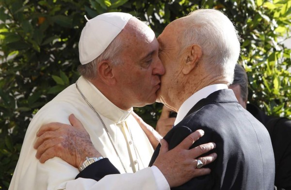 Papa insta ante Abás y Peres a 'derribar los muros de enemistad'