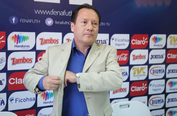 Pedro Rebollar aprueba trabajo de Melissa Pastrana y no la descarta para una final