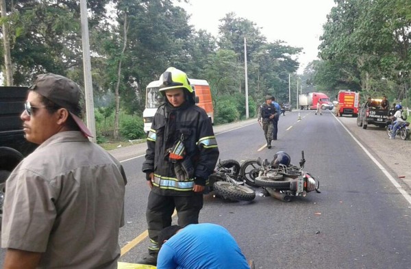 Dos muertos deja choque de motos