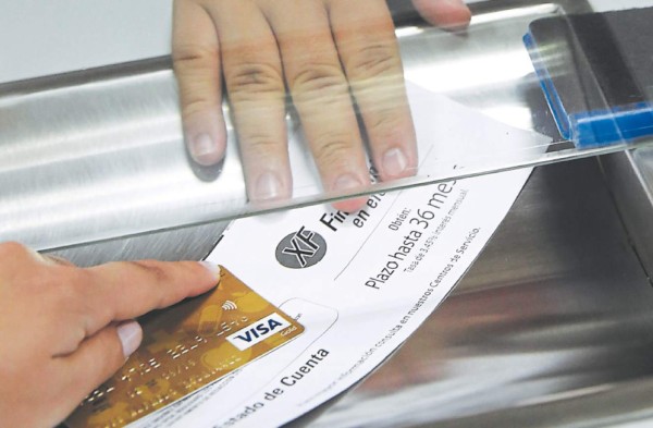 Hondureños prefieren comprar en efectivo