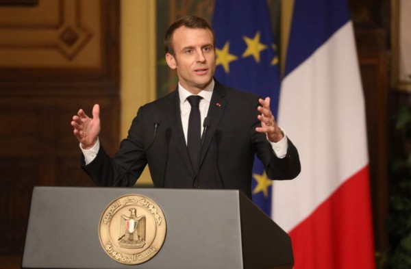 Macron lamenta muerte de 11 personas en protestas de 'chalecos amarillos'
