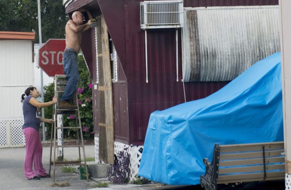 Gobernador de Florida urge a estar listos para evacuar