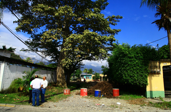 Sampedranos denuncian construcciones en calles y derechos de vía
