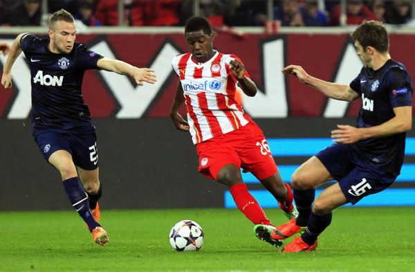 El tico Joel Campbell hace un golazo y deja en coma al Manchester United