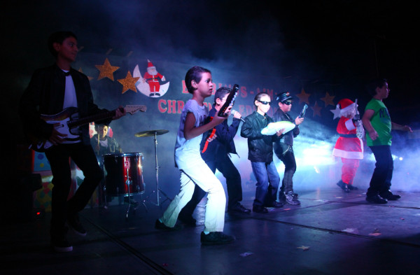 Alumnos sorprenden con el evento Bambinos - AIM Christmas Edition