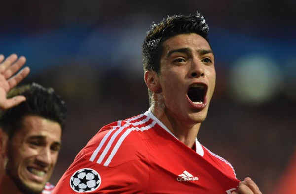 Video: La horrible salida de Neuer en el gol del mexicano Jiménez