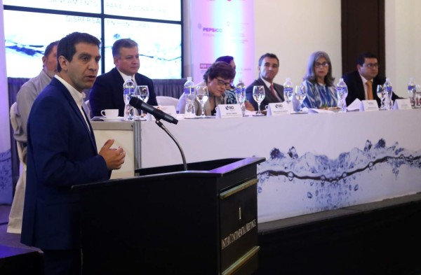 Llevar agua a zonas rurales es un reto de los cooperantes