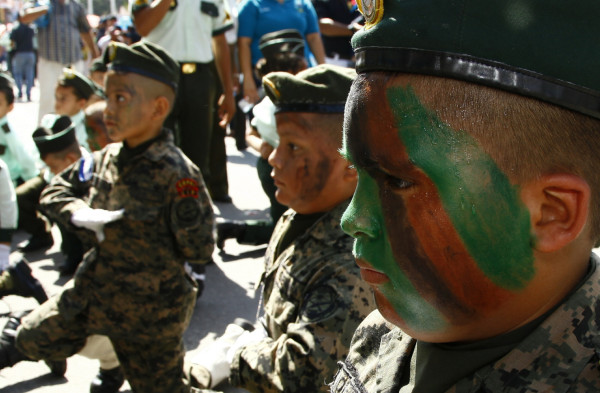 Creatividad y entrega se vive en tributo a la patria